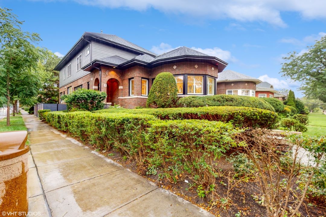 Front side of 1 Le Moyne Pkw